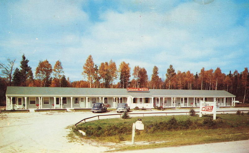 Colonial Motel - Old Postcard Photo Of Colonial (newer photo)